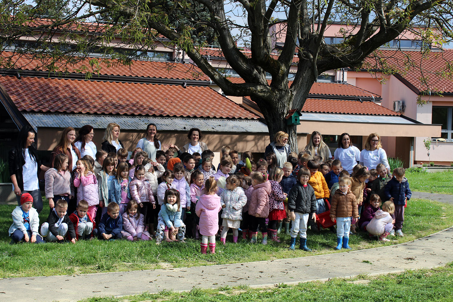 "Za zelenu mladost" uređenje dvorišta područnog objekta Alojzija Stepinca