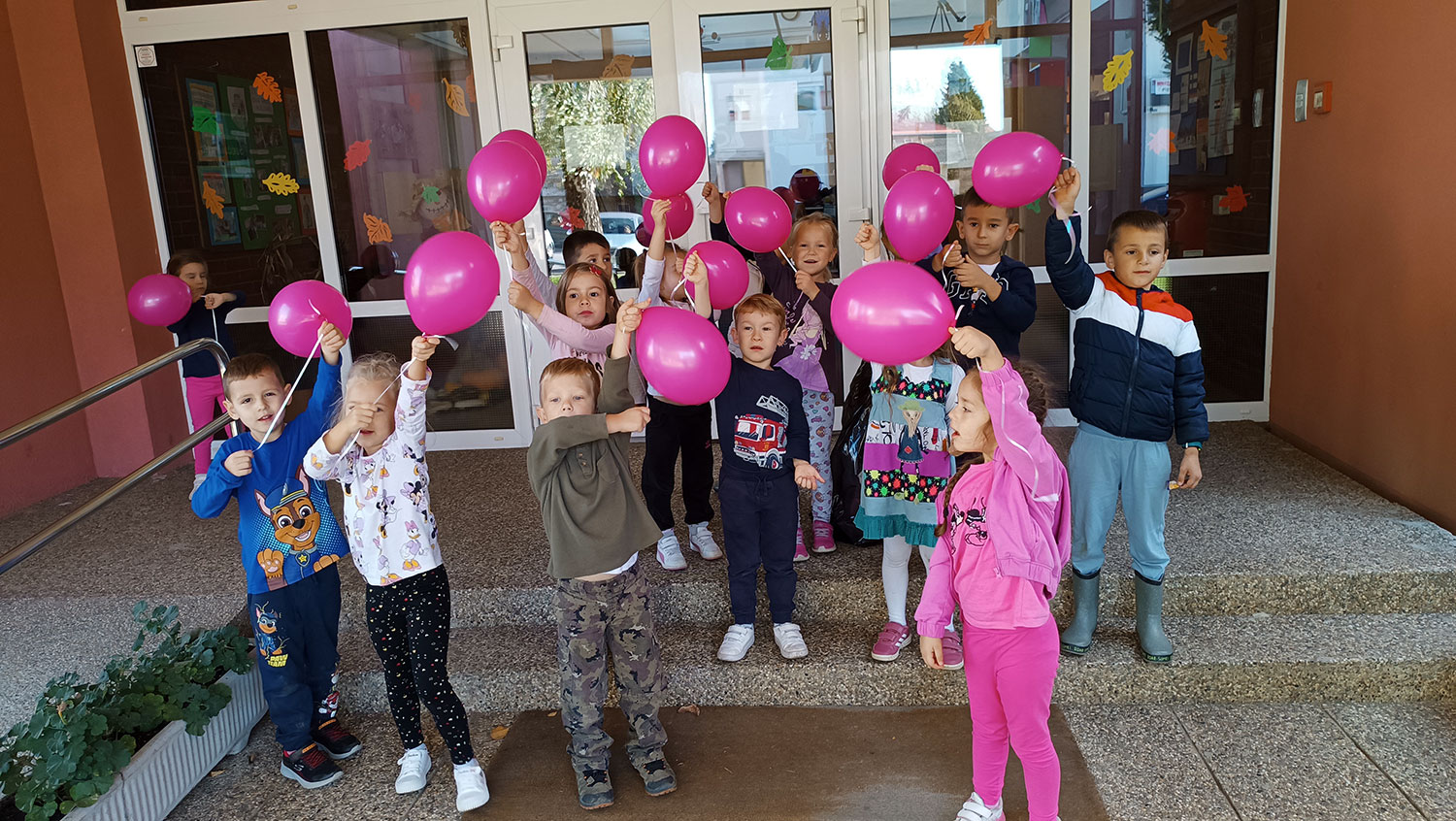 MJESEC BORBE PROTIV RAKA DOJKE  PRIGODNO OBILJEŽEN U DV BJELOVAR